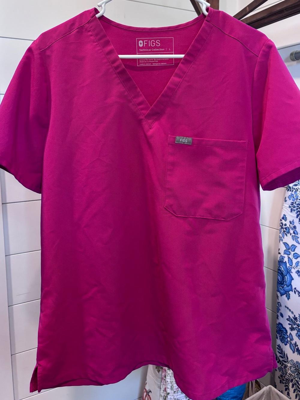 Figs Set Women’s Scrub Top and Tall Joggers pants in Fuchsia